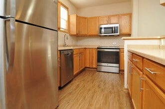 Aurora Pointe Apartments in Madison, WI - Building Photo - Building Photo