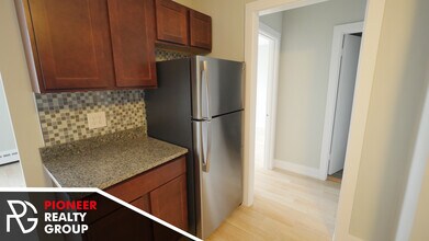 429 W Wellington Ave, Unit 10E in Chicago, IL - Building Photo - Building Photo