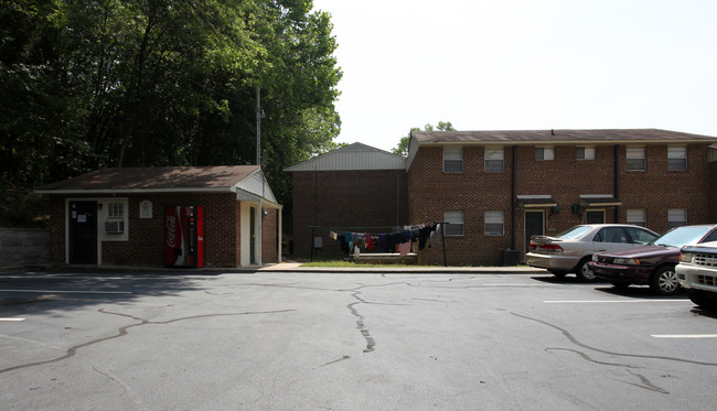 Franklin Court Apartments in Louisburg, NC - Foto de edificio - Building Photo