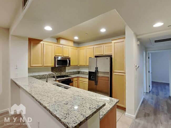 715 Modern Ice Dr in San Jose, CA - Foto de edificio - Building Photo