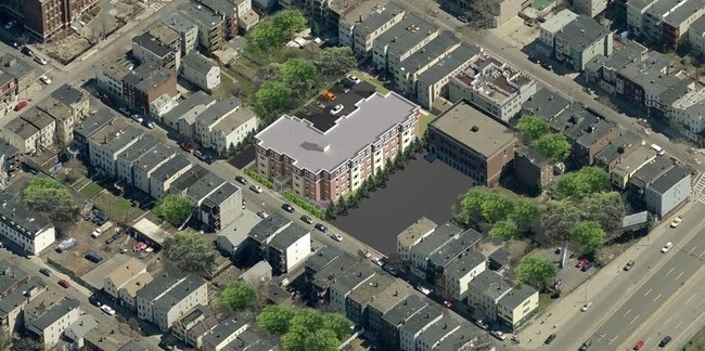 Paris Village in Boston, MA - Foto de edificio - Building Photo