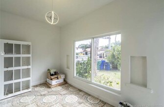 1035 NW 47th St in Miami, FL - Building Photo - Building Photo