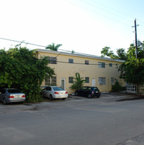 Chalet East in Fort Lauderdale, FL - Building Photo