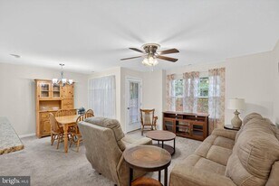 511 Diamond Dr in Newtown, PA - Building Photo