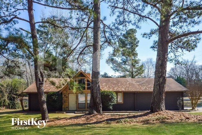 property at 3932 Woodland Cir SE
