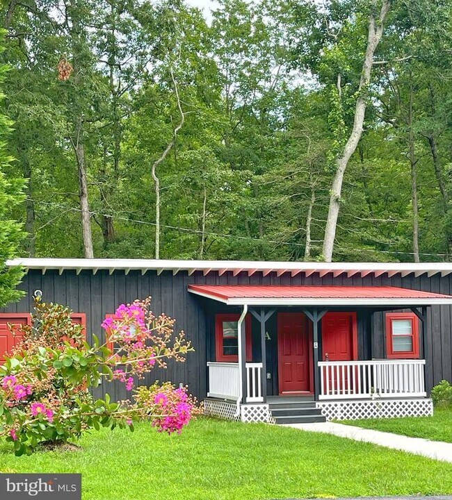 44600 Tall Timbers Rd in Tall Timbers, MD - Building Photo