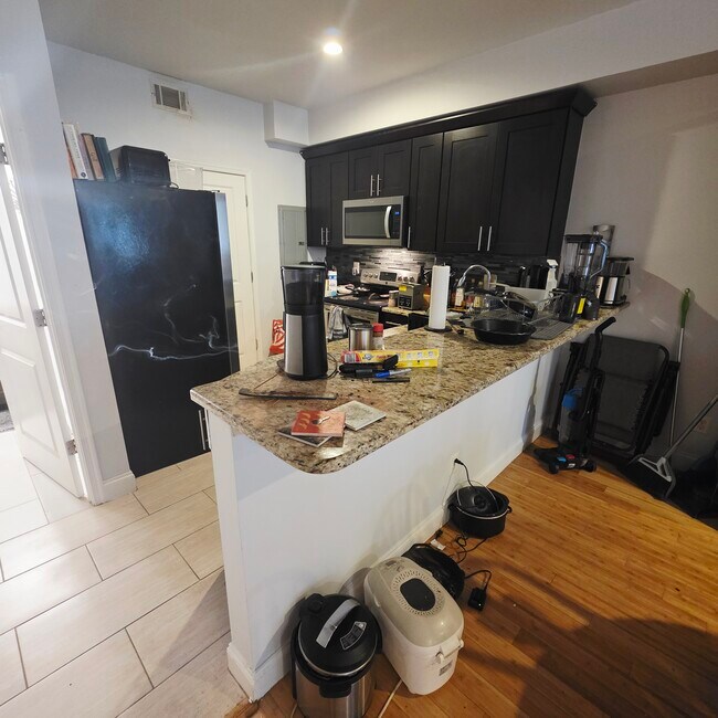 628 N 11th St, Unit 4 in Philadelphia, PA - Foto de edificio - Building Photo