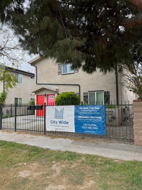 property at 213 E 84th Pl