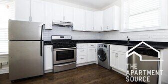 918 Green Bay Rd, Unit 3G in Winnetka, IL - Building Photo