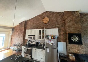 821 E Broadway, Unit 4 in Boston, MA - Building Photo - Building Photo