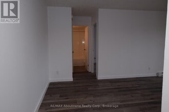 36 Freeborn Ave in Brantford, ON - Building Photo - Building Photo