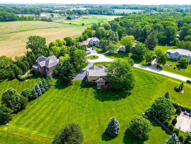 1520 Daybreak Dr in Libertyville, IL - Building Photo - Building Photo