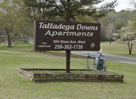 Talladega Downs Apartments in Talladega, AL - Foto de edificio - Building Photo