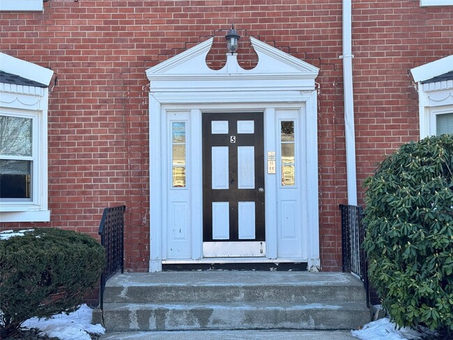 5 Sussex Ct-Unit -412 in Suffern, NY - Building Photo - Building Photo