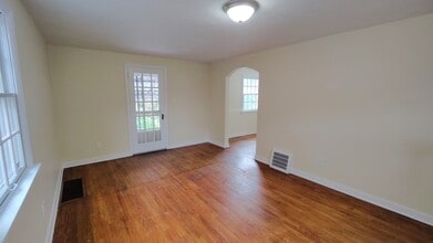 1837 Pioneer Ave in Pittsburgh, PA - Building Photo - Building Photo