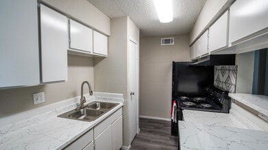 Avery Place in Houston, TX - Foto de edificio - Building Photo
