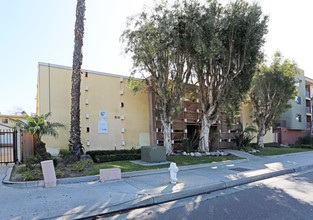 Hana Bosho Apartments in Santa Ana, CA - Building Photo - Building Photo