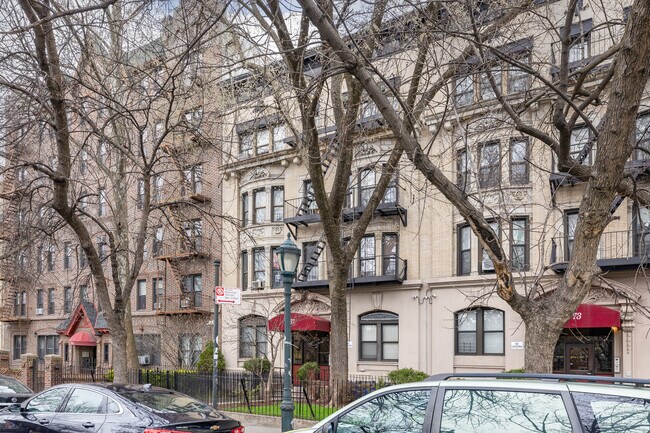 767 Eastern Pky in Brooklyn, NY - Foto de edificio - Building Photo