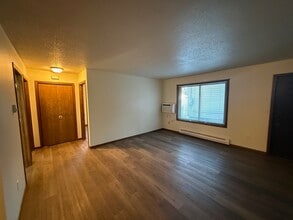 1035 Green Bay St, Unit 4 in La crosse, WI - Building Photo - Building Photo