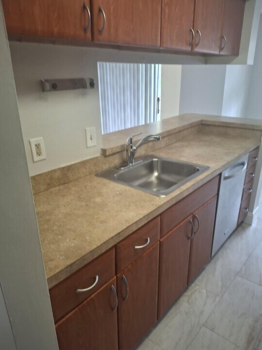 9833 Westview Dr in Coral Springs, FL - Building Photo