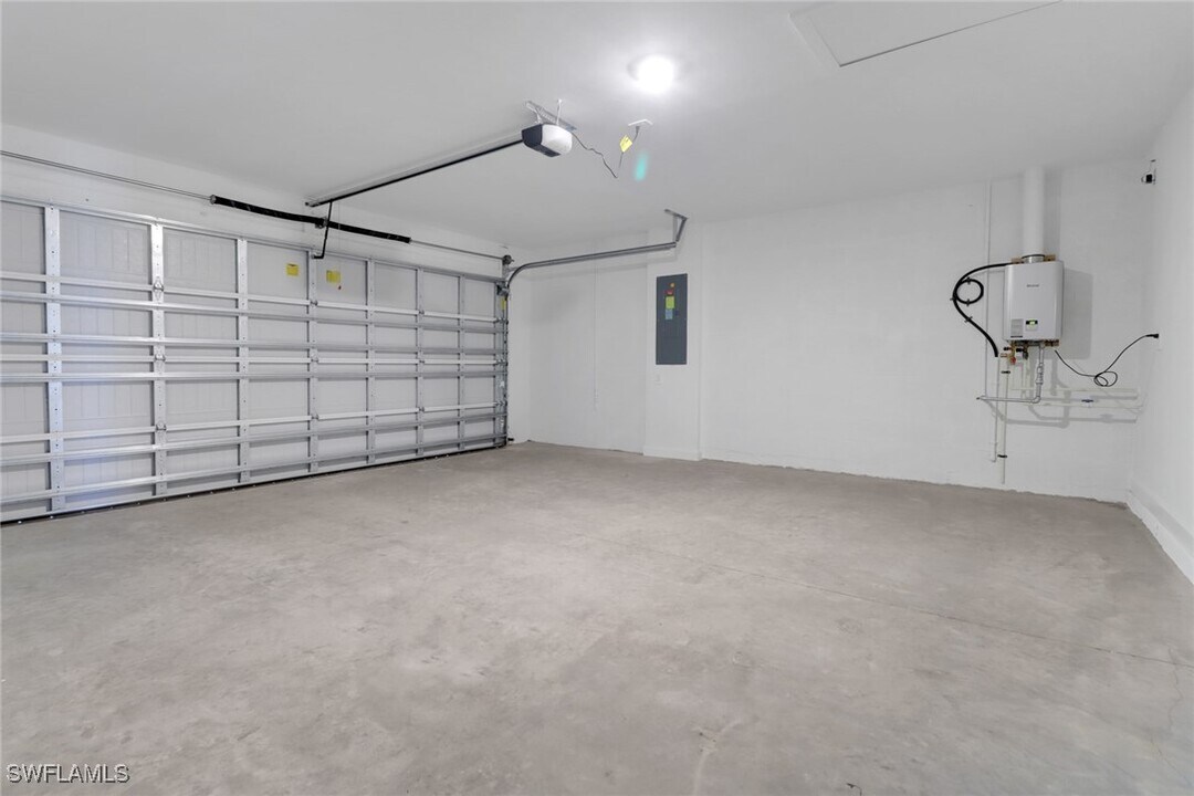 19509 Hinkley Dr in Estero, FL - Building Photo