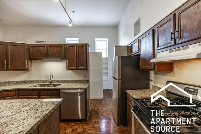 2059 N Clifton Ave in Chicago, IL - Building Photo - Building Photo