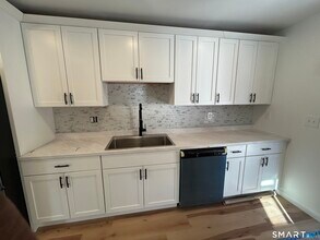 95 Cedar St in Manchester, CT - Foto de edificio - Building Photo