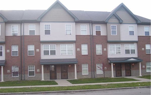 Kercheval Townhomes in Detroit, MI - Building Photo