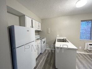 822 Whitethorne Ave in Columbus, OH - Building Photo - Building Photo