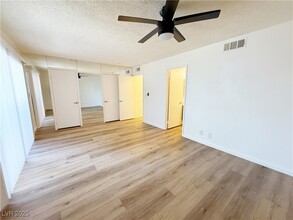 3270 Liahona Way in Las Vegas, NV - Building Photo - Building Photo