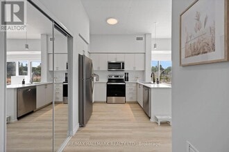 70 Dean Ave in Barrie, ON - Building Photo - Building Photo