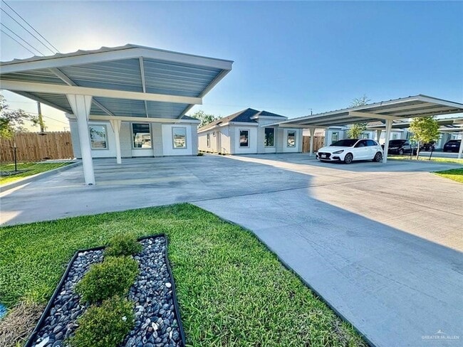 7814 N 58th St, Unit 3 in Mission, TX - Building Photo - Building Photo