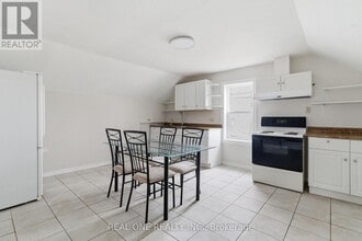 162 Darling St in Brantford, ON - Building Photo - Building Photo