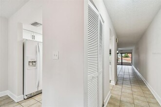 4800 Brittany Dr S in St. Petersburg, FL - Building Photo - Building Photo