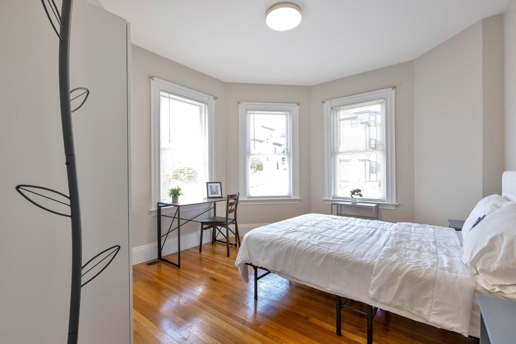 24 Bentley St in Boston, MA - Building Photo