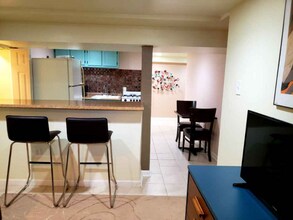 4197 Fredericksburg Dr in College Park, GA - Foto de edificio - Building Photo