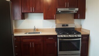 6796-6798 Mission St in Daly City, CA - Building Photo