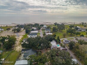176 Markham Dr in Gulfport, MS - Building Photo - Building Photo
