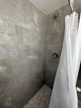 711 Beacom Blvd in Miami, FL - Building Photo - Building Photo
