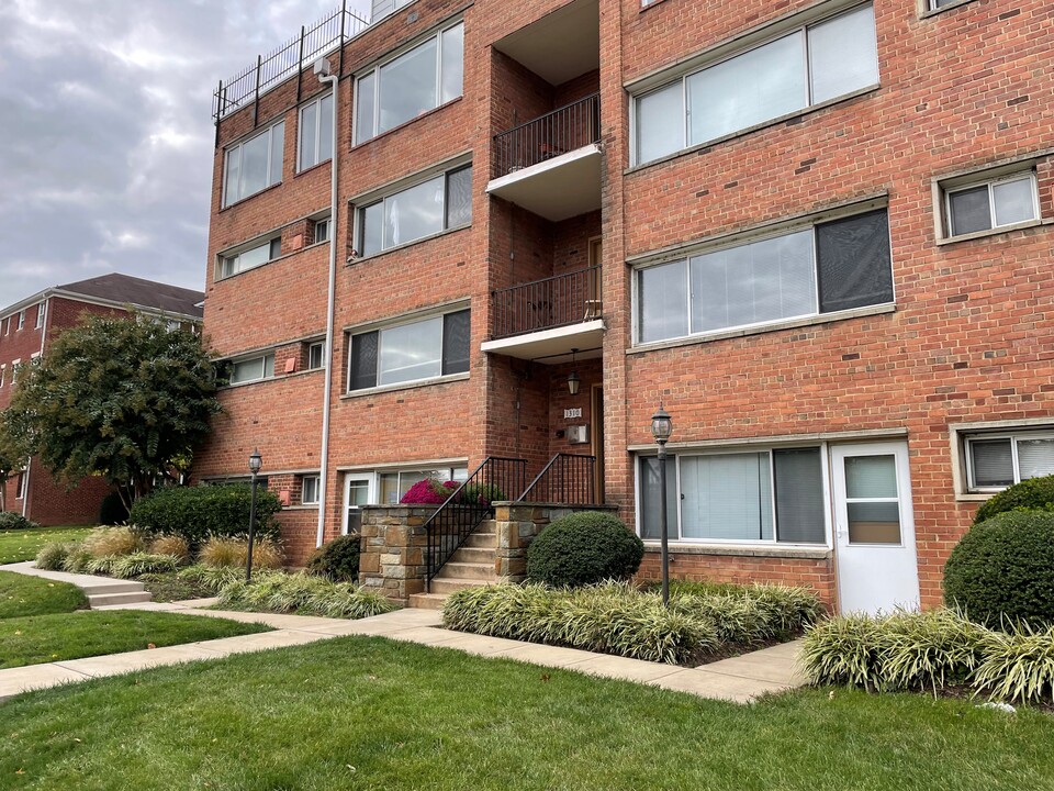 Parkview Manor Apartments in Arlington, VA - Building Photo