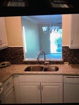 6184 Michelle Way in Ft. Myers, FL - Building Photo