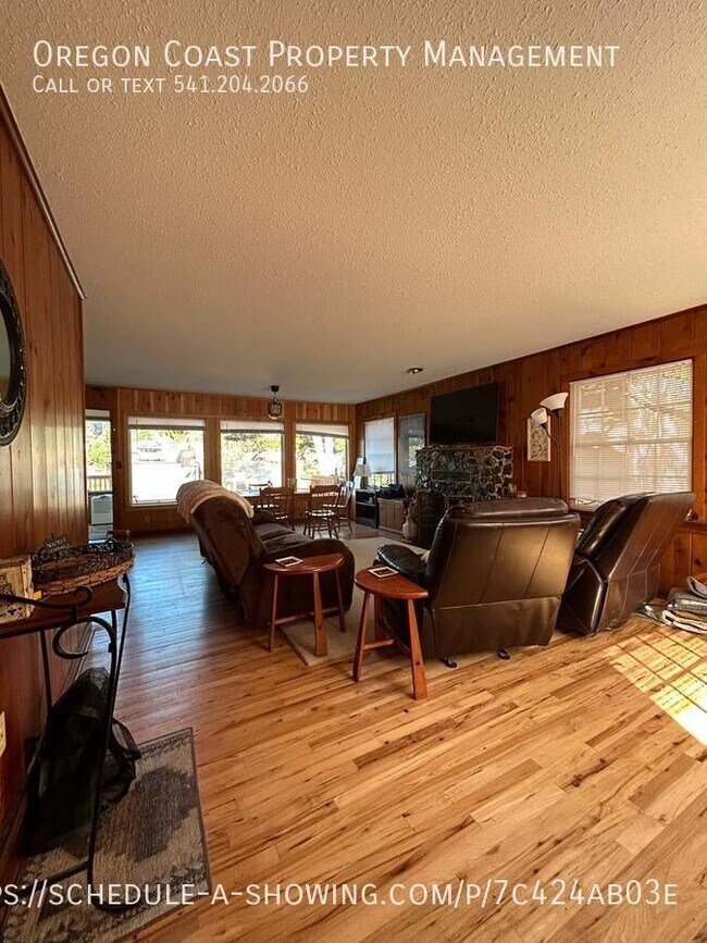 3747 NE Johns Loop in Neotsu, OR - Building Photo - Building Photo