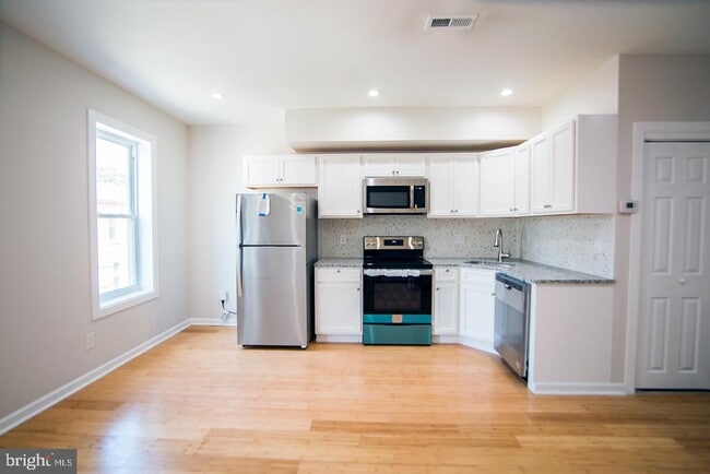 2428 Sharswood St in Philadelphia, PA - Building Photo - Building Photo