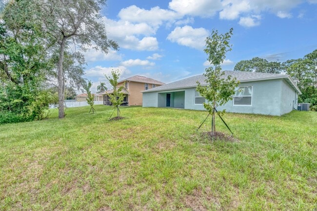 1879 SW Lennox St in Port St. Lucie, FL - Foto de edificio - Building Photo