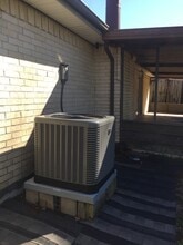 2424 Oakmere Dr in Harvey, LA - Building Photo - Building Photo