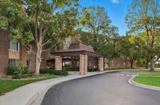 1375 Rebecca Dr in Hoffman Estates, IL - Building Photo