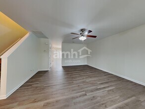 4019 Tarrant Trace Cir in High Point, NC - Foto de edificio - Building Photo