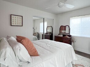 241 W El Portal in San Clemente, CA - Building Photo - Building Photo