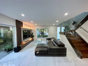 9060 SW 215th Terrace in Cutler Bay, FL - Building Photo - Building Photo