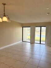 1545 Lake Crystal Dr, Unit C in West Palm Beach, FL - Foto de edificio - Building Photo